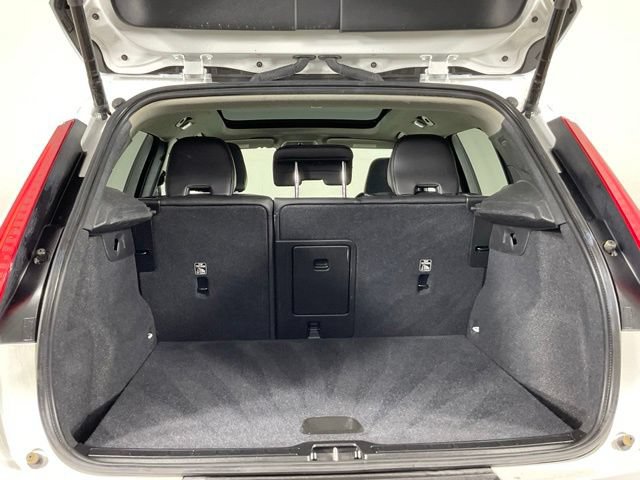 Used 2024 Volvo XC40 B5 Core AWD/4WD image 25