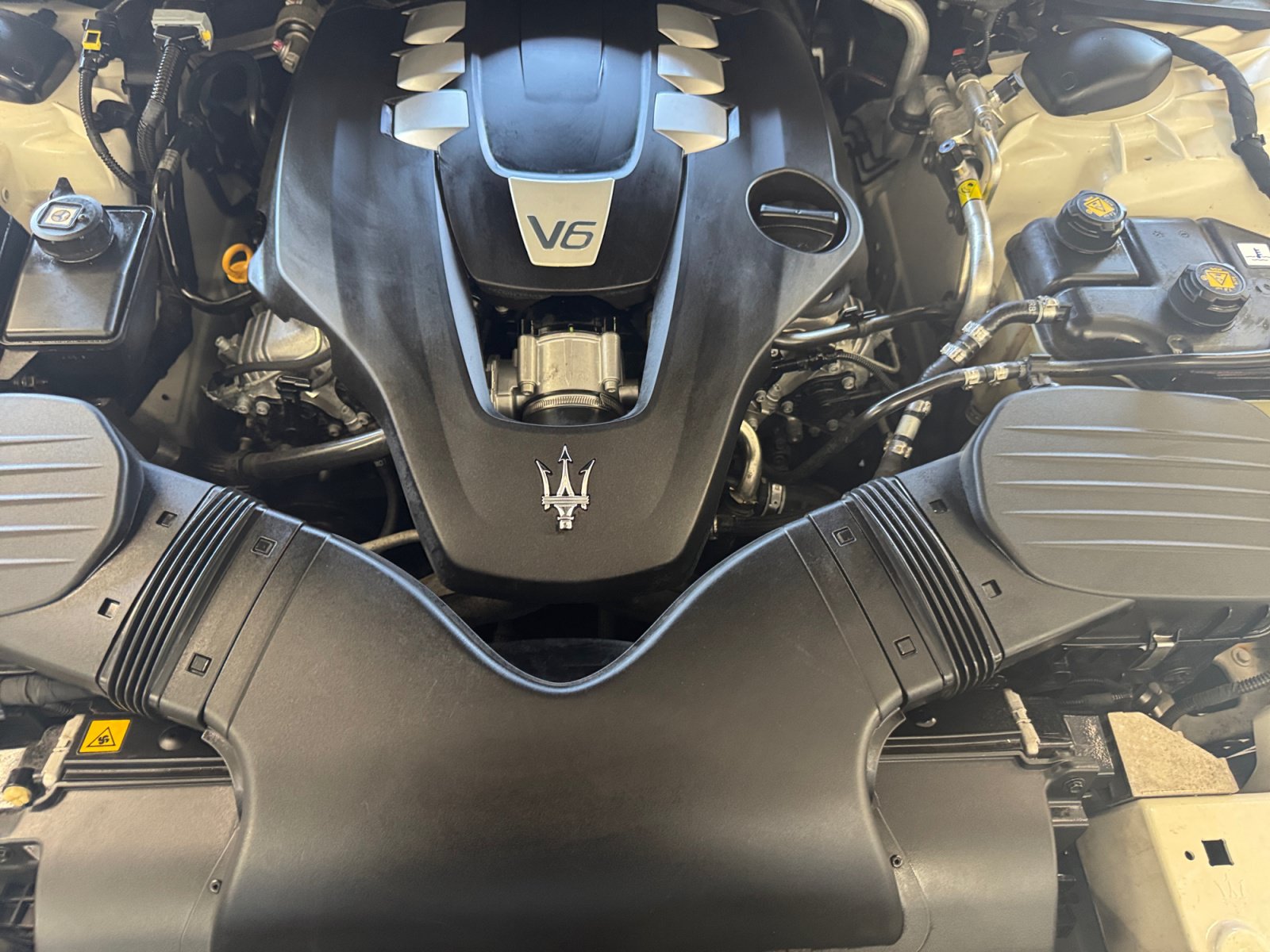 Used 2015 Maserati Ghibli RWD image 15