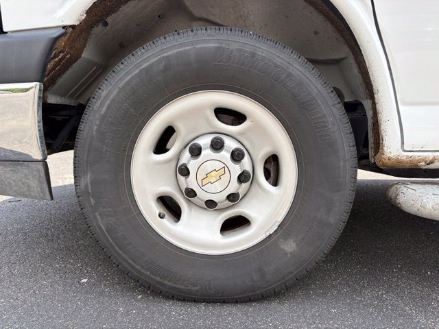 Used 2025 Chevrolet Express 2500 w/ Driver Convenience Package RWD image 18