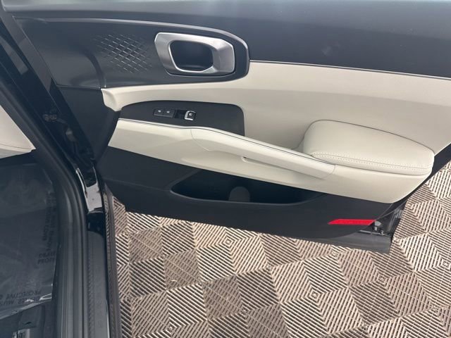 Certified 2025 Kia Sorento S w/ Panoramic Sunroof Package image 21