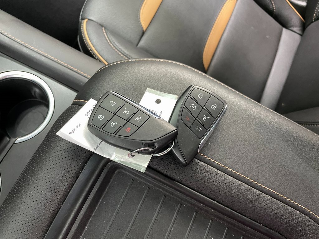 Used 2023 GMC Yukon XL AT4 w/ Max Trailering Package image 9