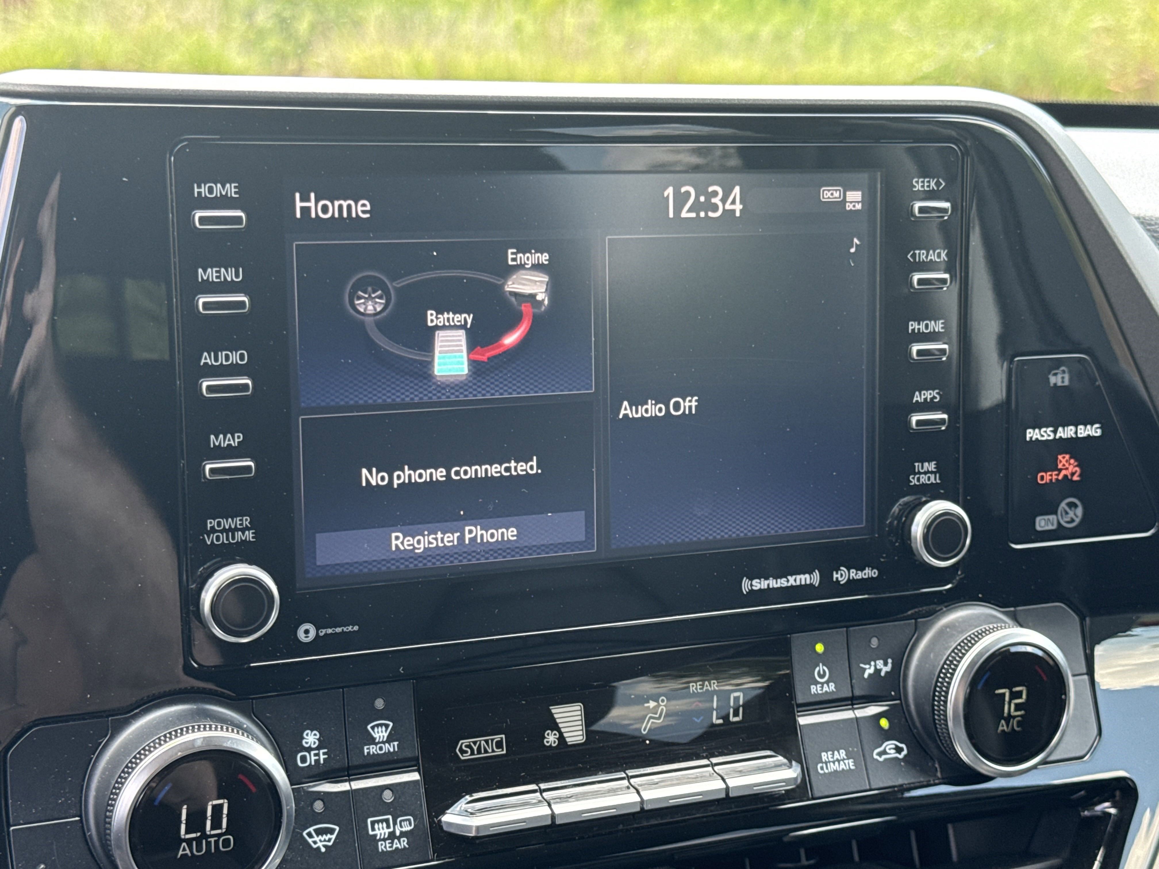 Used 2020 Toyota Highlander LE image 31