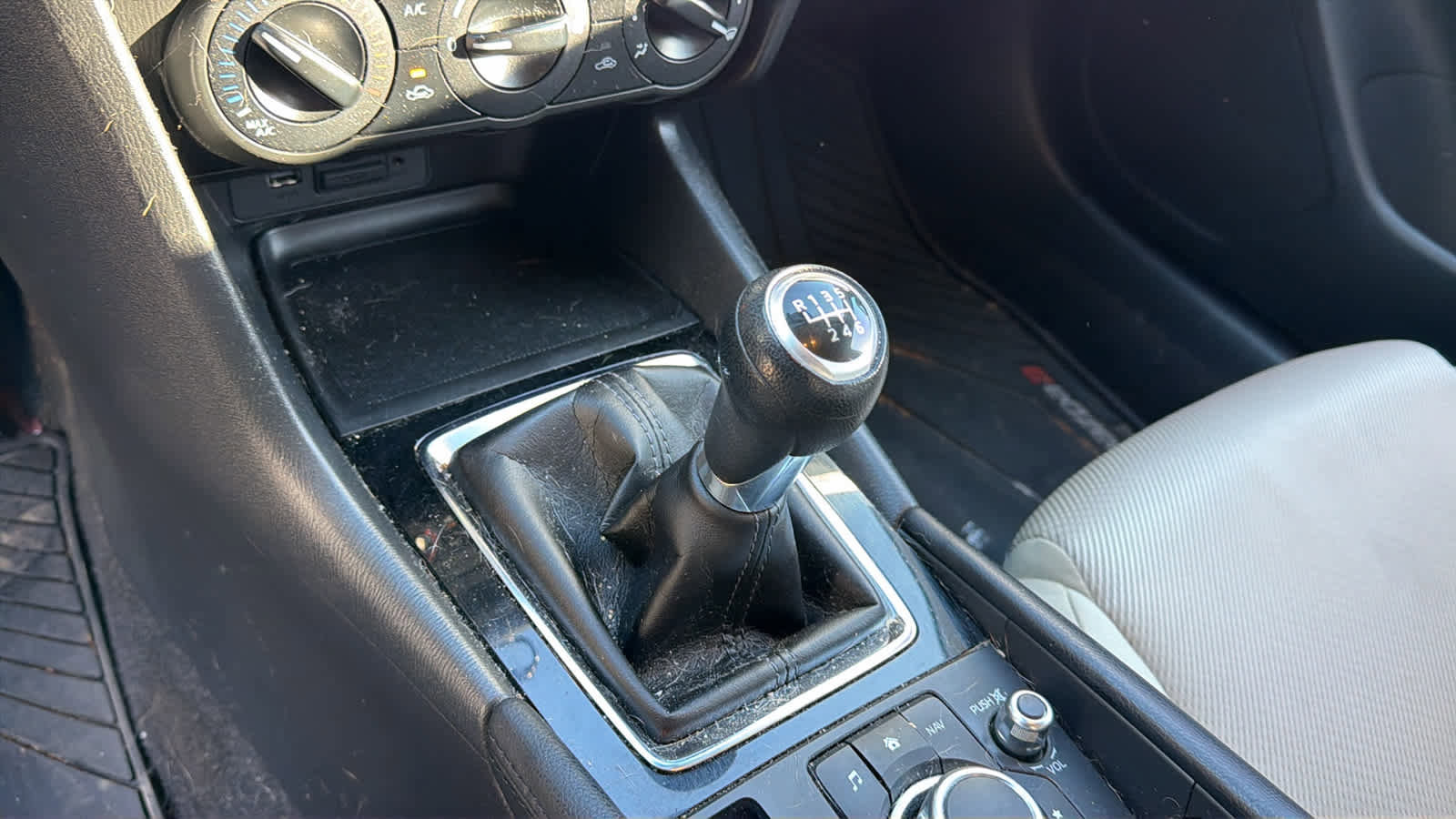 Used 2017 MAZDA MAZDA3 Sport image 12