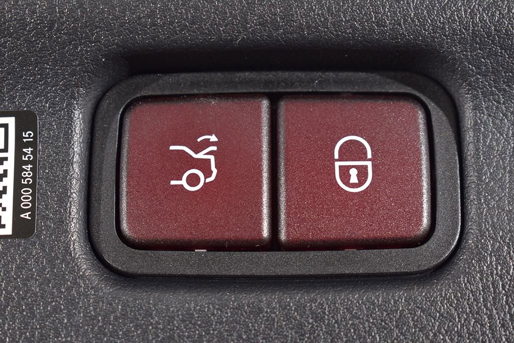 Certified 2026 Mercedes-Benz C 300 4MATIC Sedan image 6