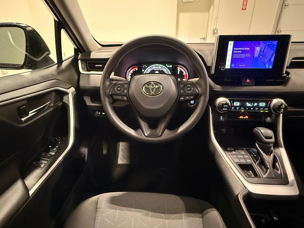 Used 2025 Toyota RAV4 XLE AWD/4WD image 29