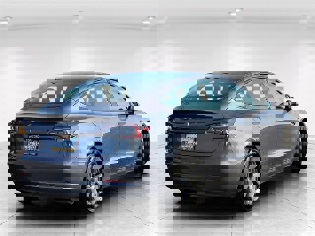 Used 2023 Tesla Model 3 Standard Range image 4