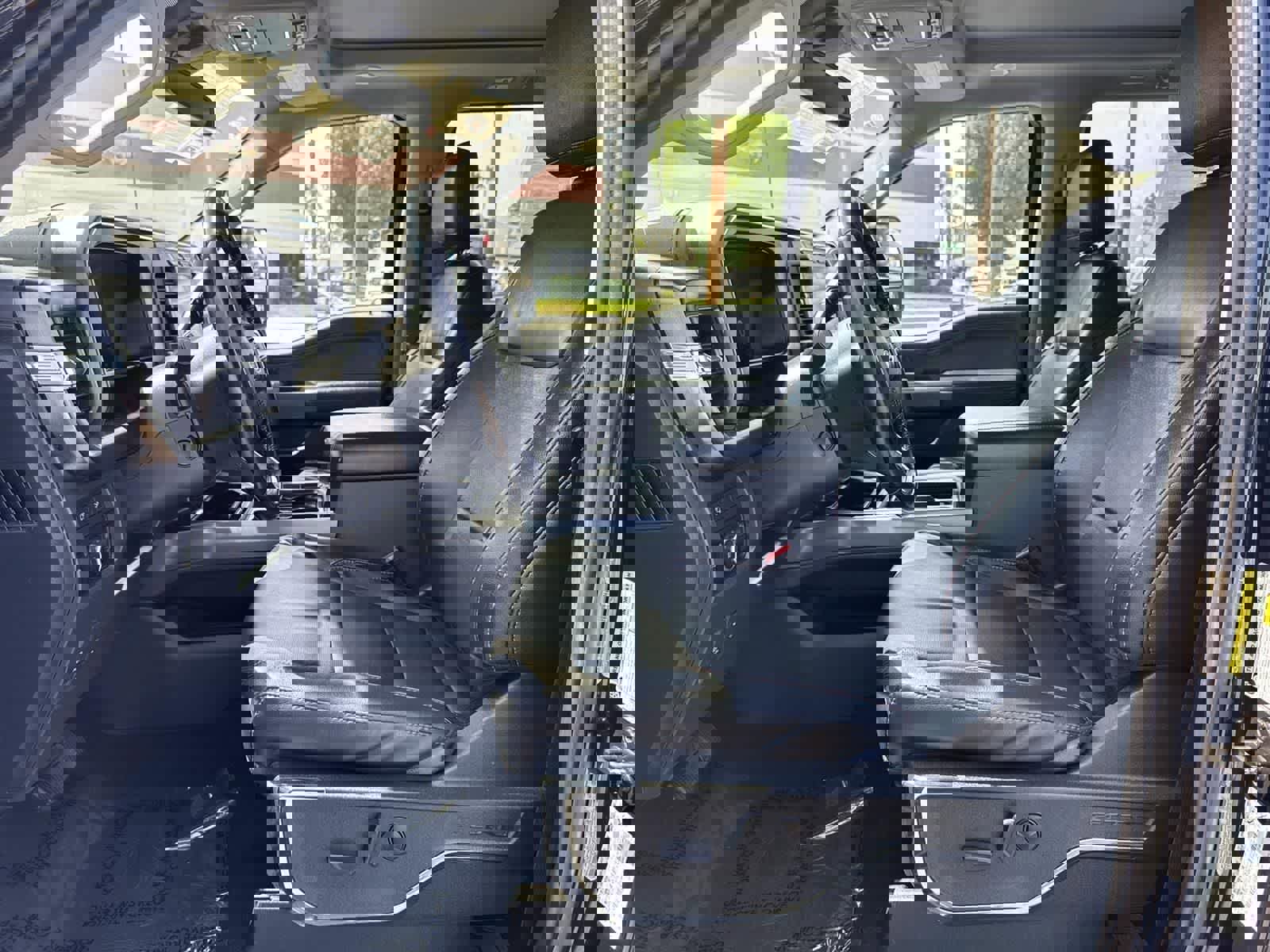 Used 2023 Ford F250 Lariat w/ Lariat Ultimate Package image 24