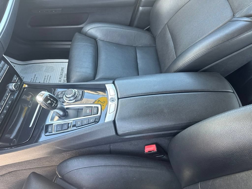 Used 2011 BMW 550i Gran Turismo xDrive AWD/4WD image 31