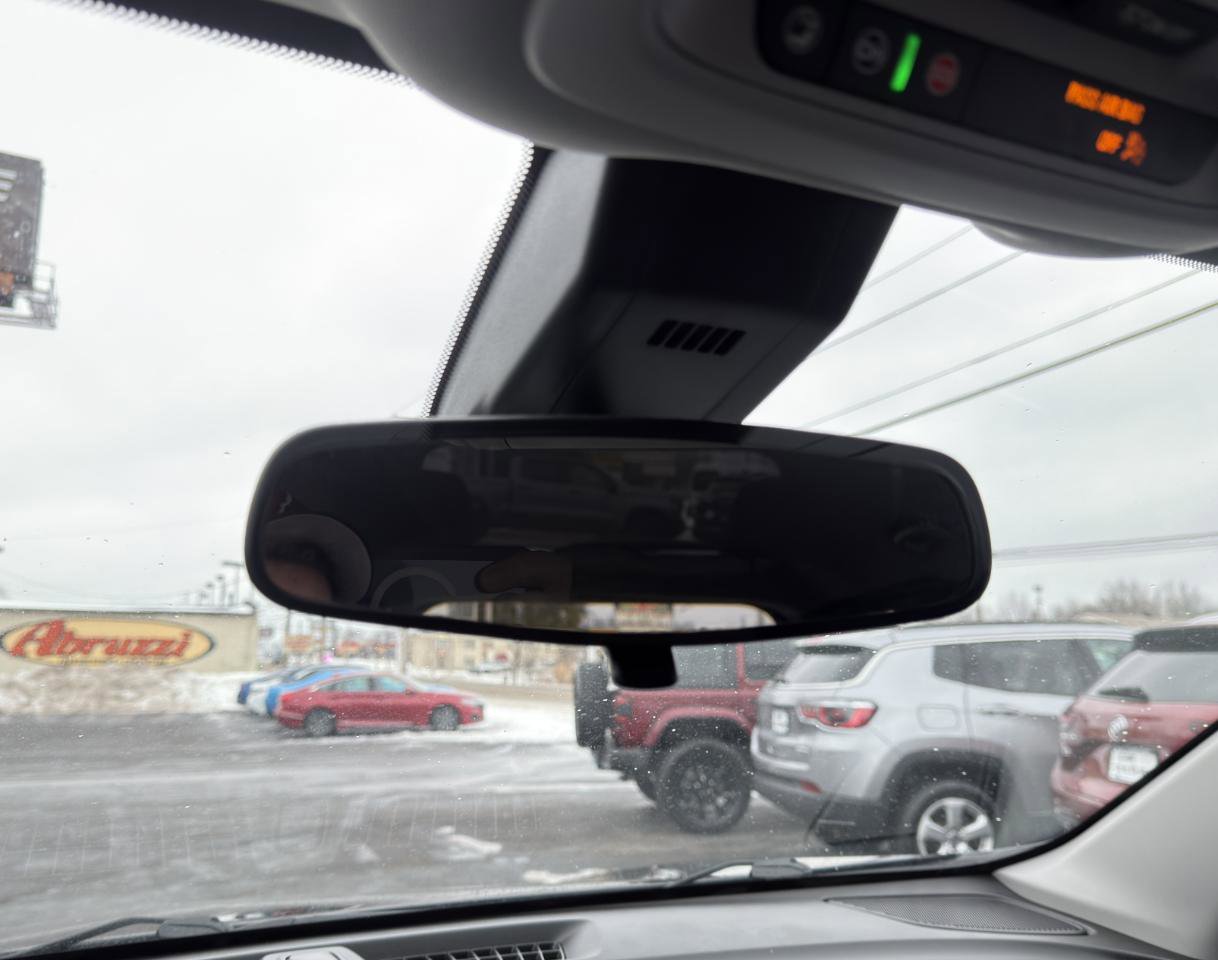 Used 2021 Chevrolet Equinox LT w/ Driver Convenience Package AWD/4WD image 29