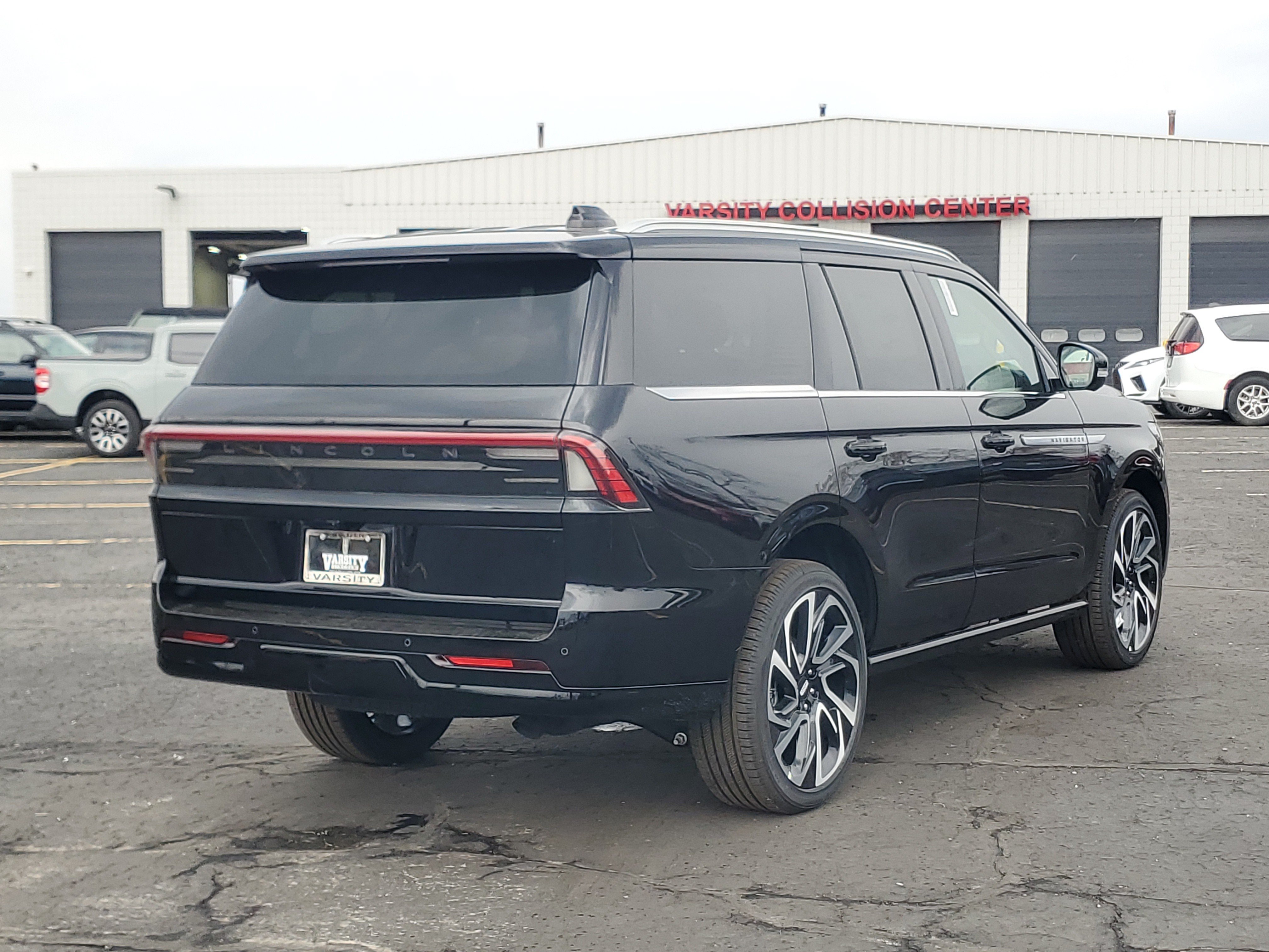 New 2026 Lincoln Navigator Reserve AWD/4WD image 4