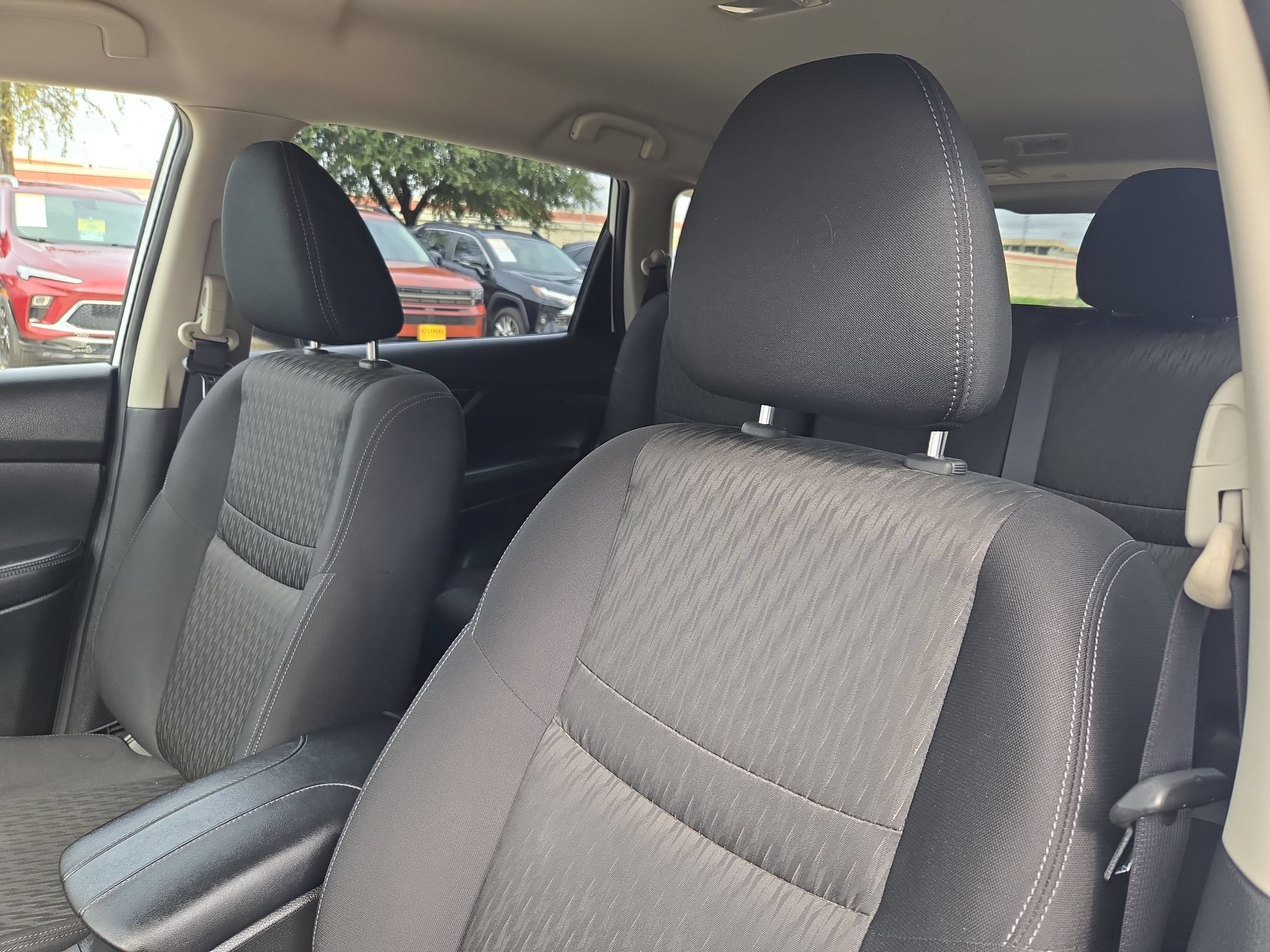 Used 2020 Nissan Rogue SV FWD image 9