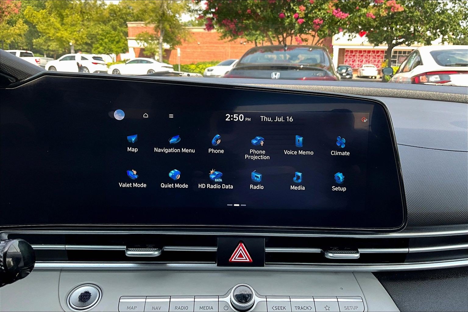 Used 2024 Hyundai Elantra Limited FWD image 23
