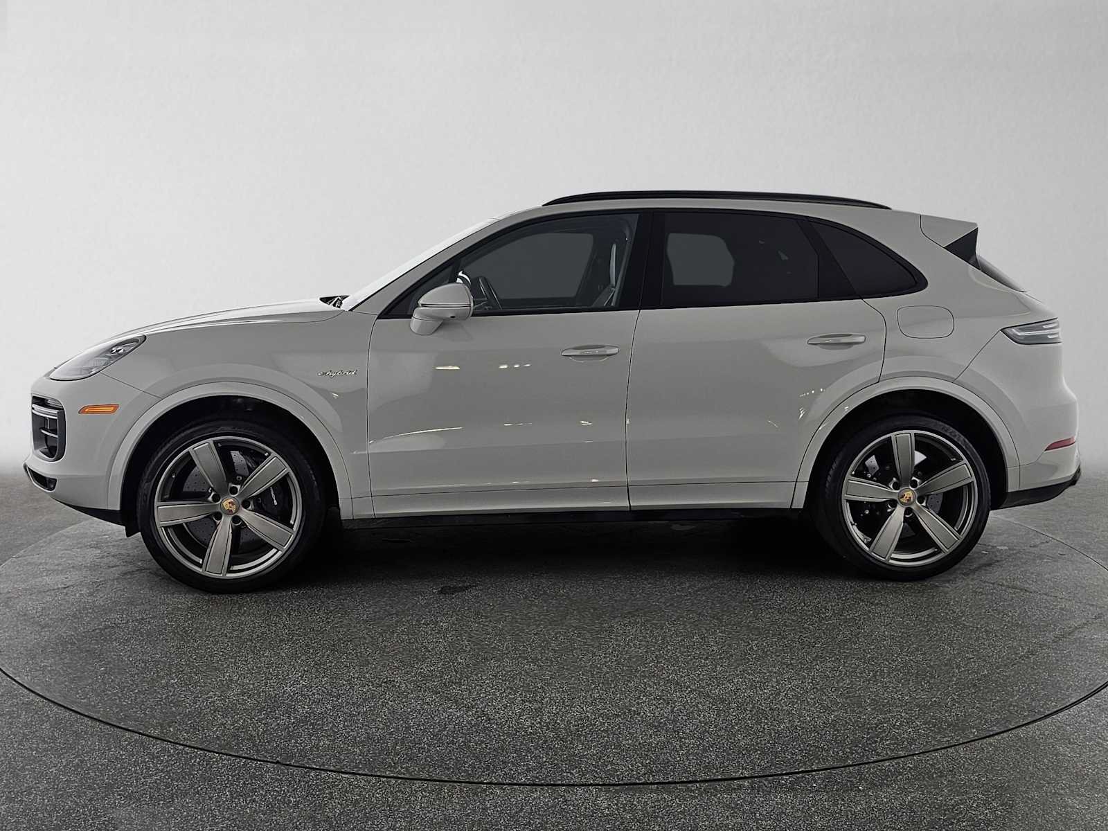 Used 2022 Porsche Cayenne Turbo S w/ Assistance Package AWD/4WD image 6