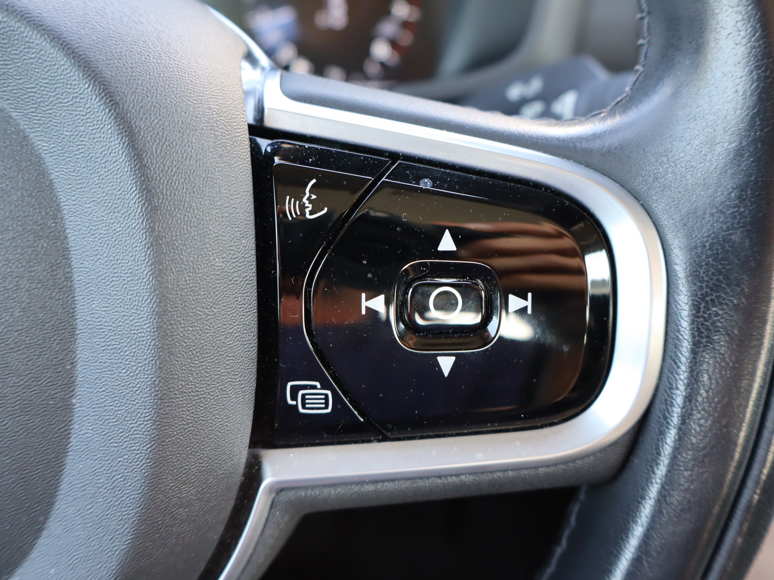 Used 2020 Volvo S60 T6 Momentum image 21