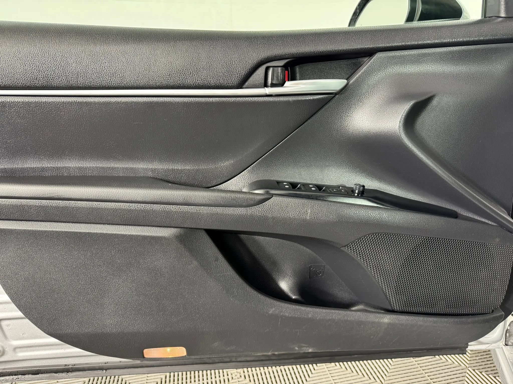 Used 2019 Toyota Camry SE w/ Convenience Package FWD image 37