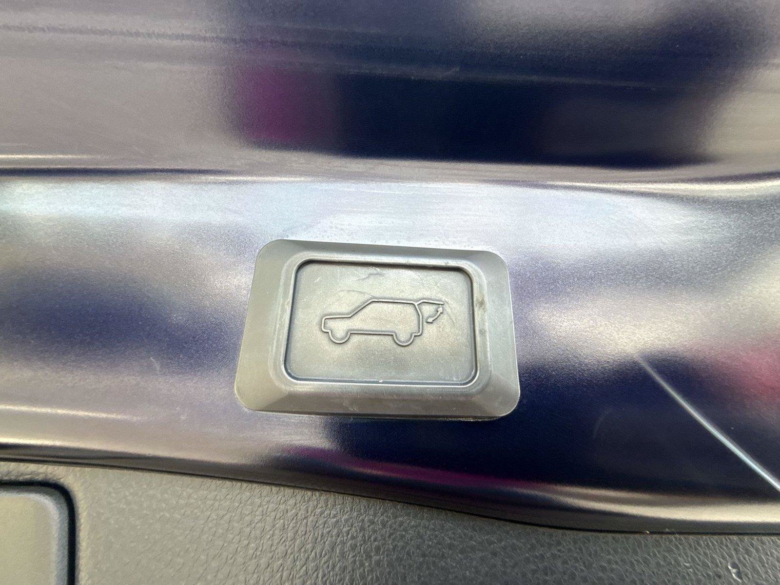 Used 2020 Toyota RAV4 Limited AWD/4WD image 19