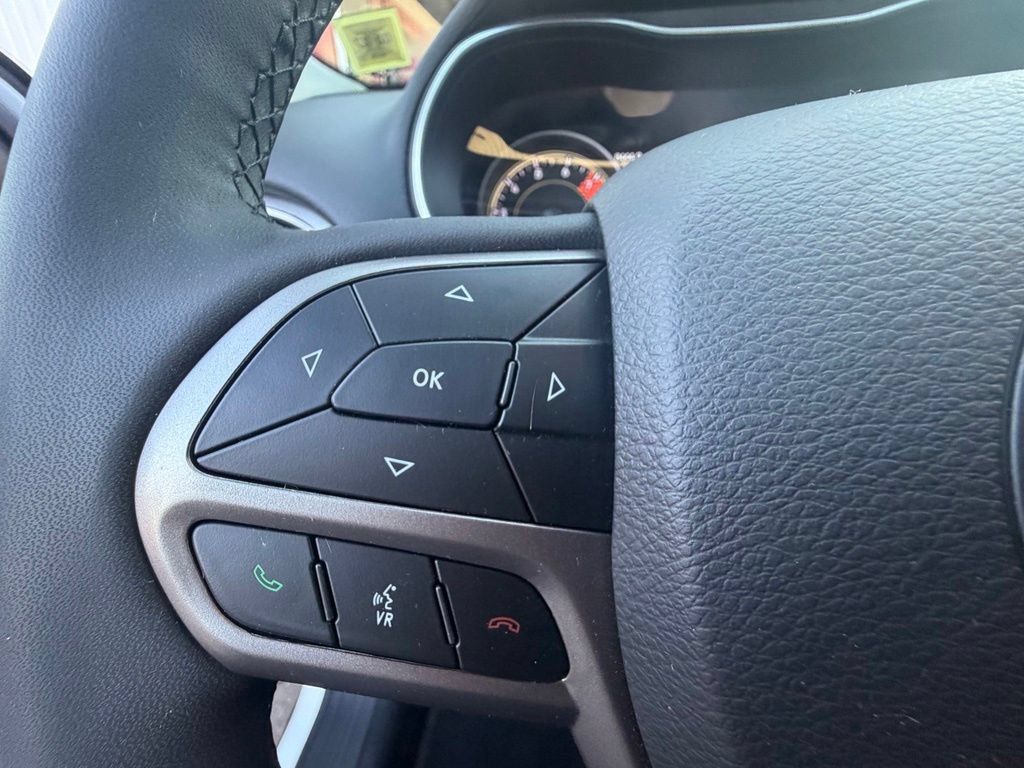 Used 2022 Jeep Cherokee Latitude Lux w/ Sun & Sound Group AWD/4WD image 37