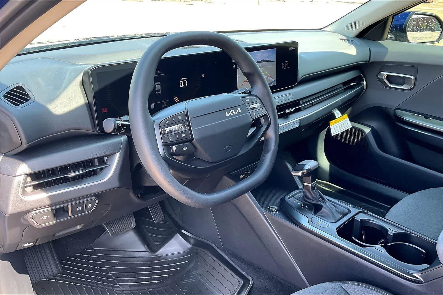 Used 2025 Kia K4 FWD image 2