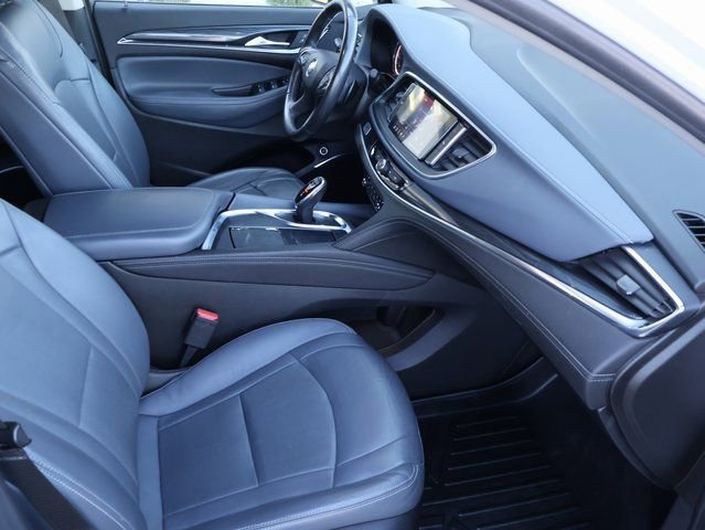 Used 2021 Buick Enclave Essence image 11