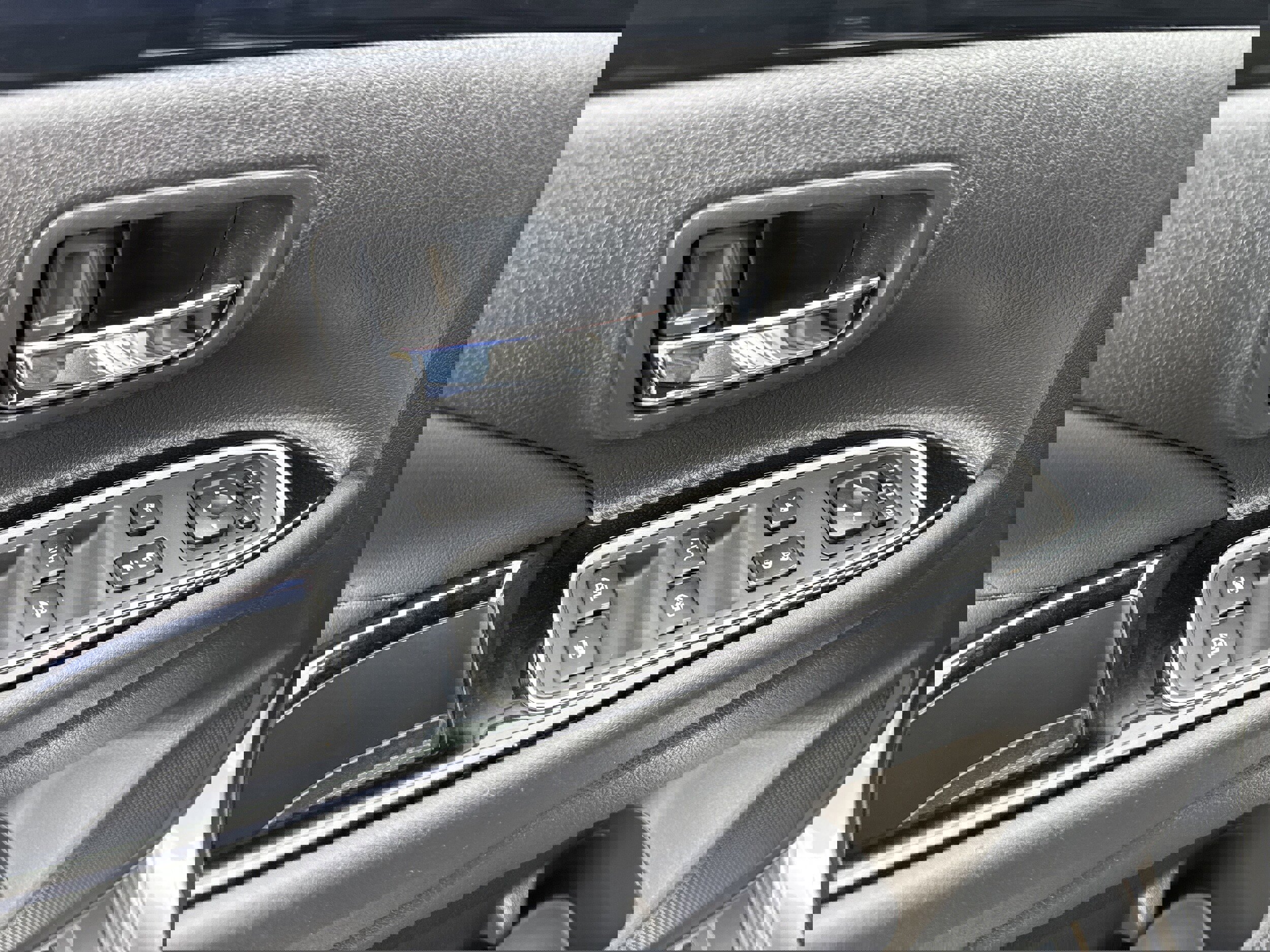 Used 2018 Mitsubishi Outlander SEL image 7