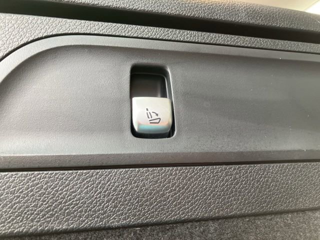 Used 2022 Mercedes-Benz GLC 300 4MATIC image 39