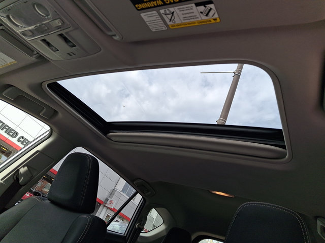 Used 2015 Toyota RAV4 XLE AWD/4WD image 14