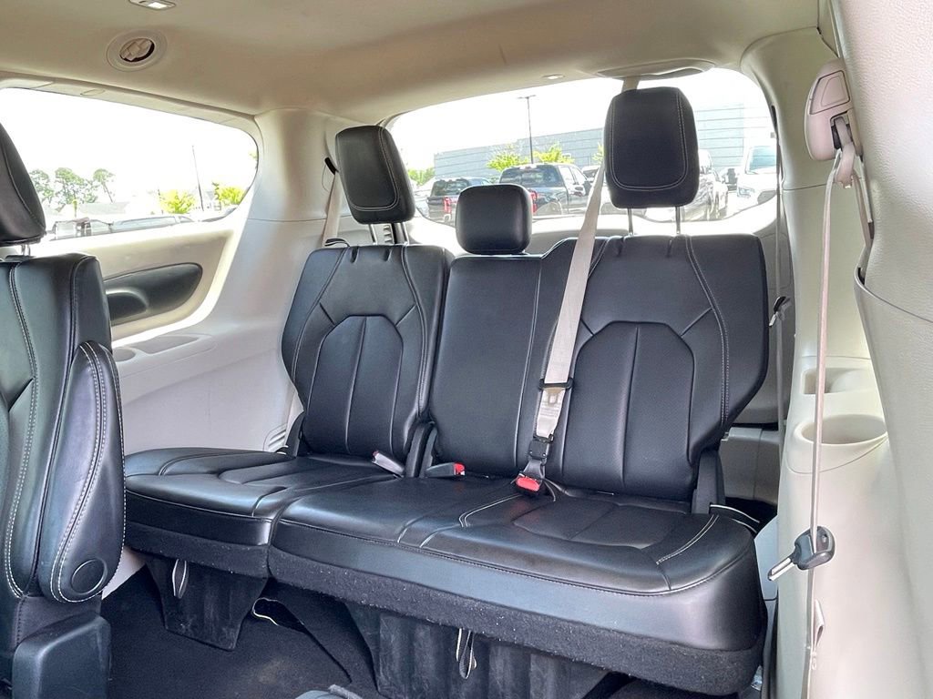 Certified 2023 Chrysler Pacifica Touring-L FWD image 43