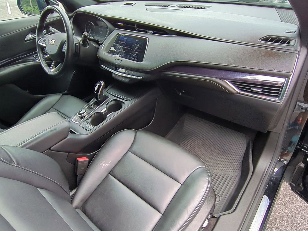 Used 2023 Cadillac XT4 Luxury w/ Cold Weather Package image 24