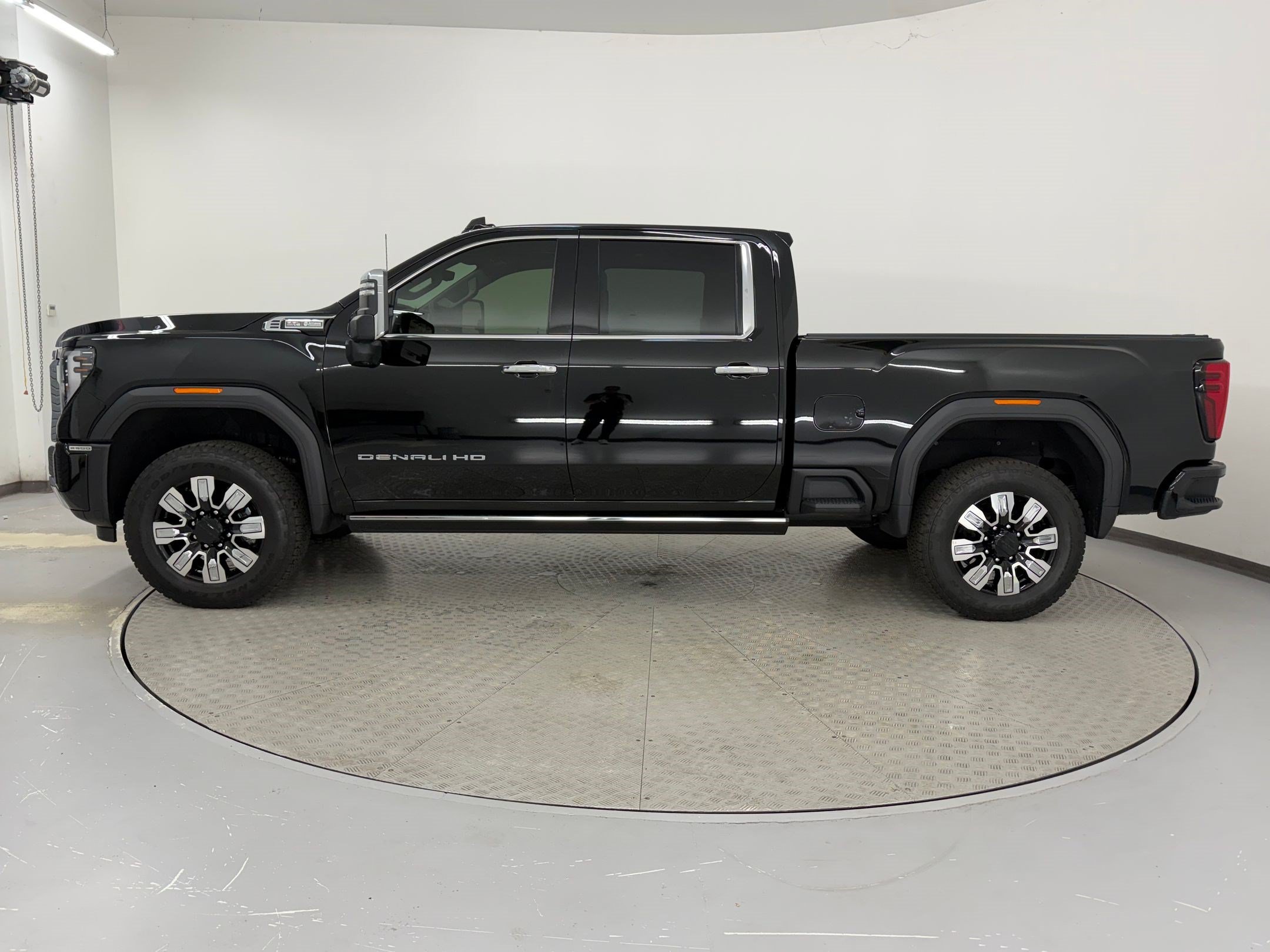 Used 2026 GMC Sierra 2500 Denali w/ Denali Reserve Package AWD/4WD image 2