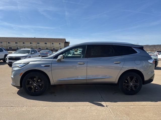 Used 2024 Buick Enclave Essence w/ Sport Touring Edition image 6