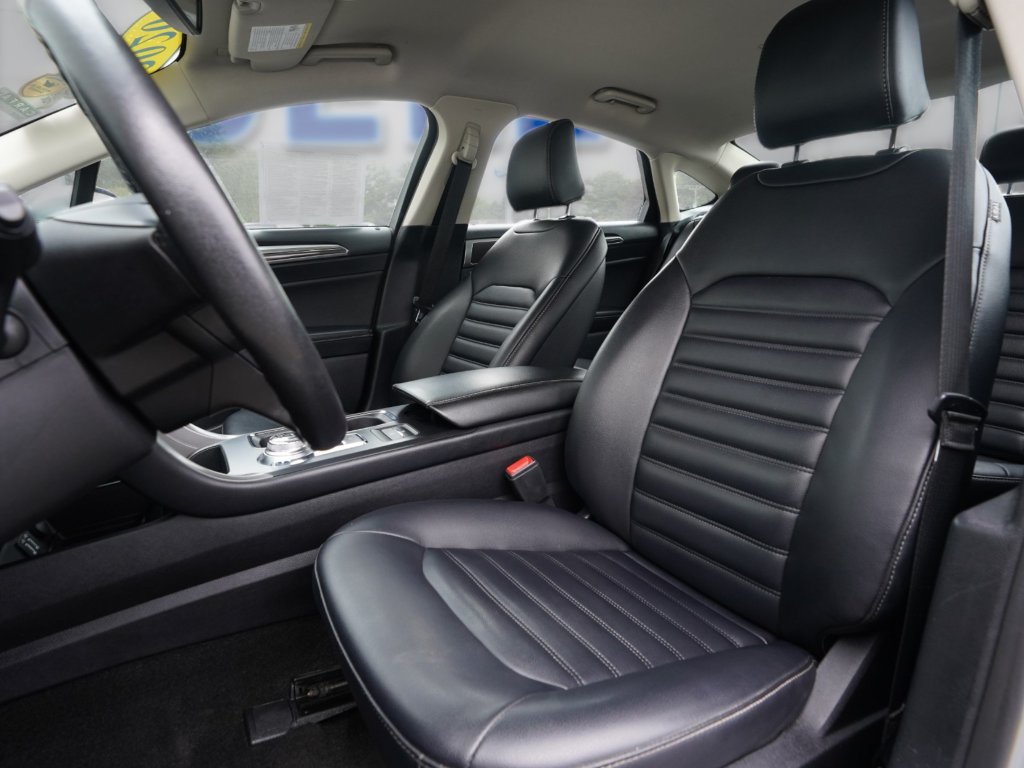Used 2020 Ford Fusion SEL FWD image 12