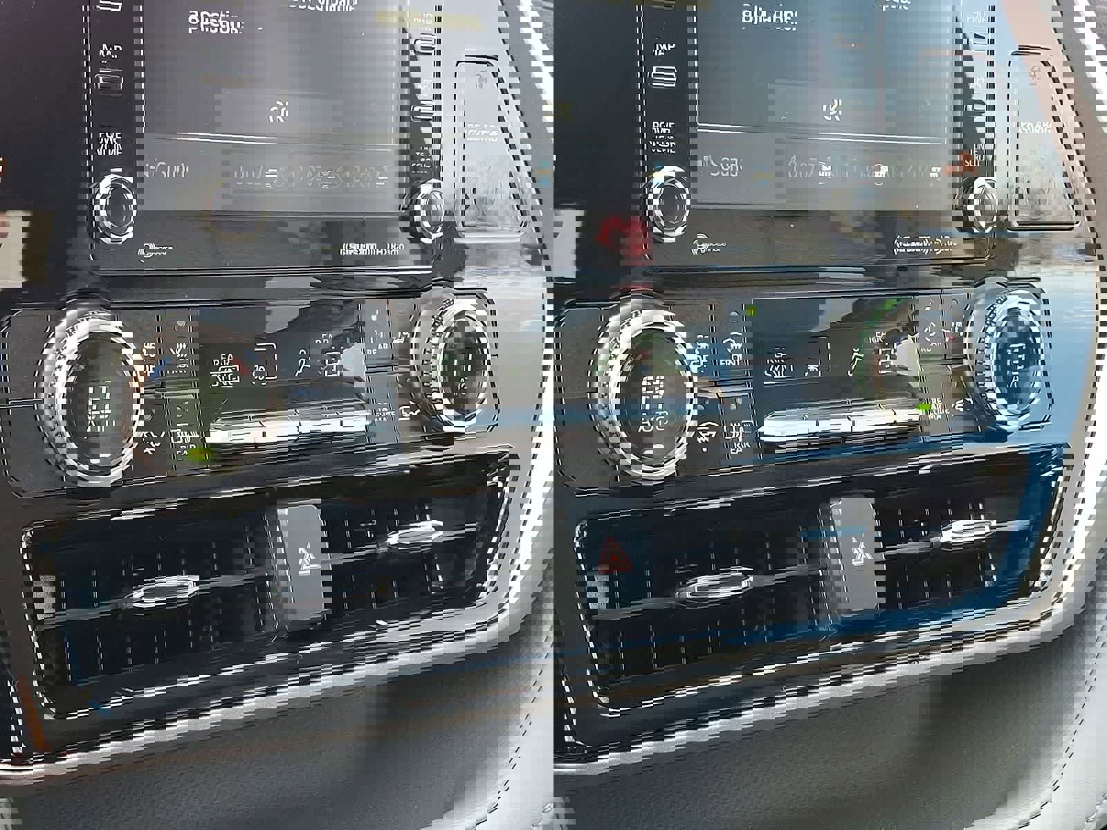 Used 2022 Toyota Highlander LE image 19