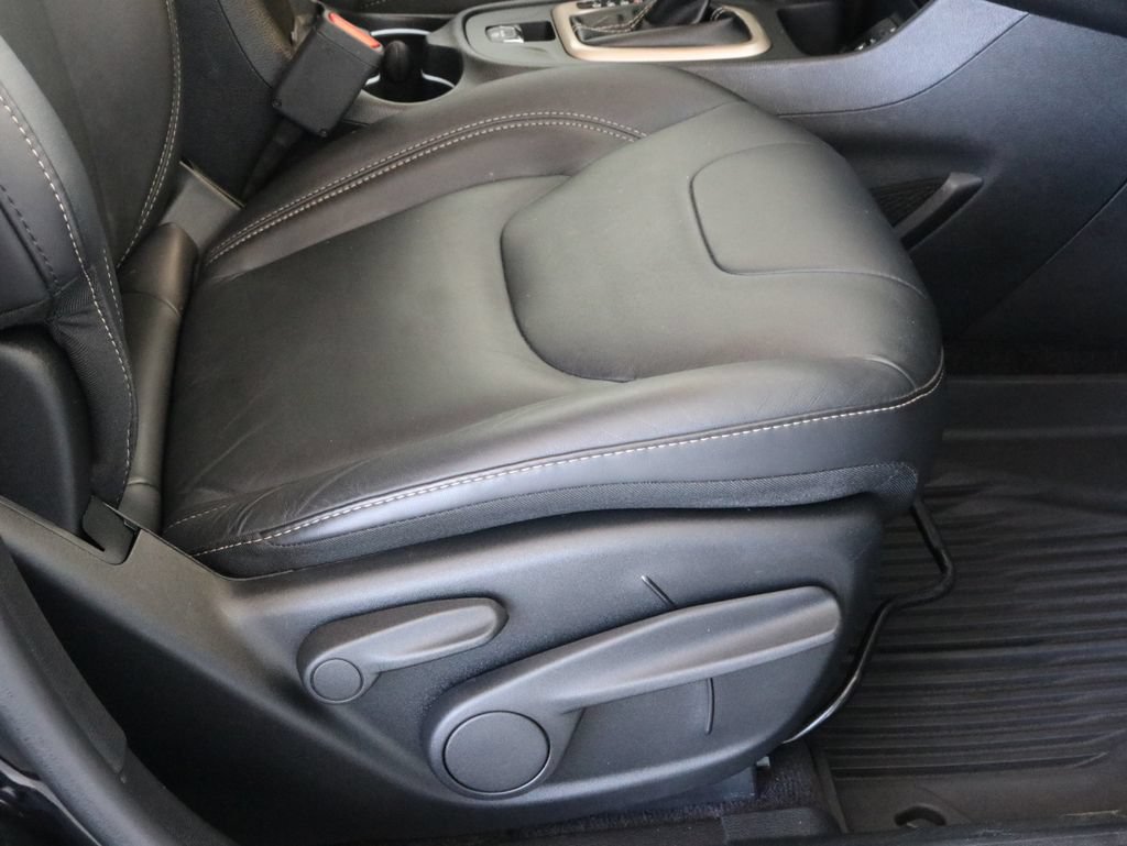 Used 2017 Jeep Cherokee Limited AWD/4WD image 41