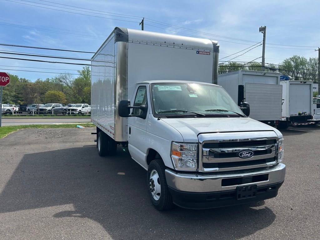 New 2027 Ford E-350 and Econoline 350 Super Duty RWD image 3