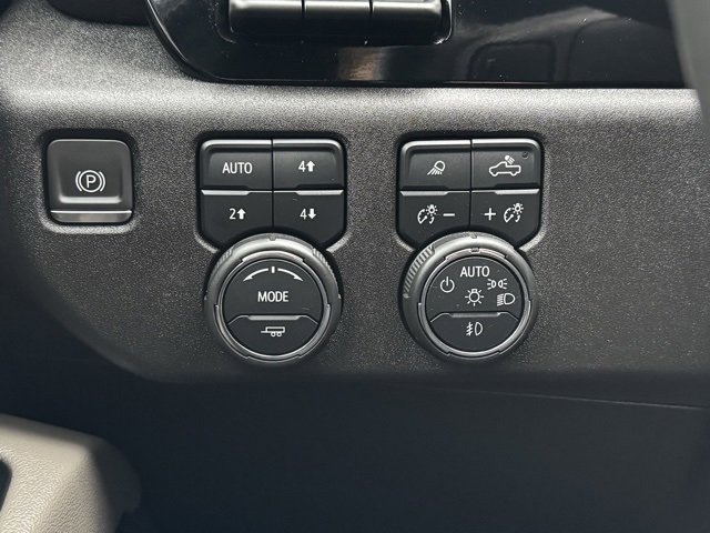 Used 2024 Chevrolet Silverado 2500 ZR2 w/ Technology Package image 32