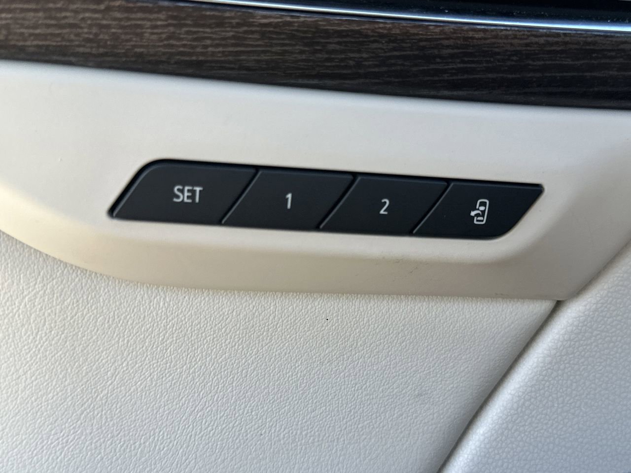 Used 2021 Buick Envision Avenir w/ Technology Package II image 23