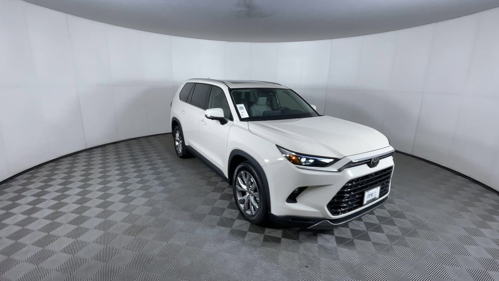 Used 2024 Toyota Grand Highlander AWD image 2