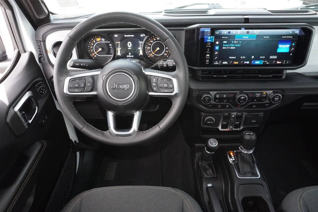 Used 2025 Jeep Wrangler Unlimited Sahara AWD/4WD image 21
