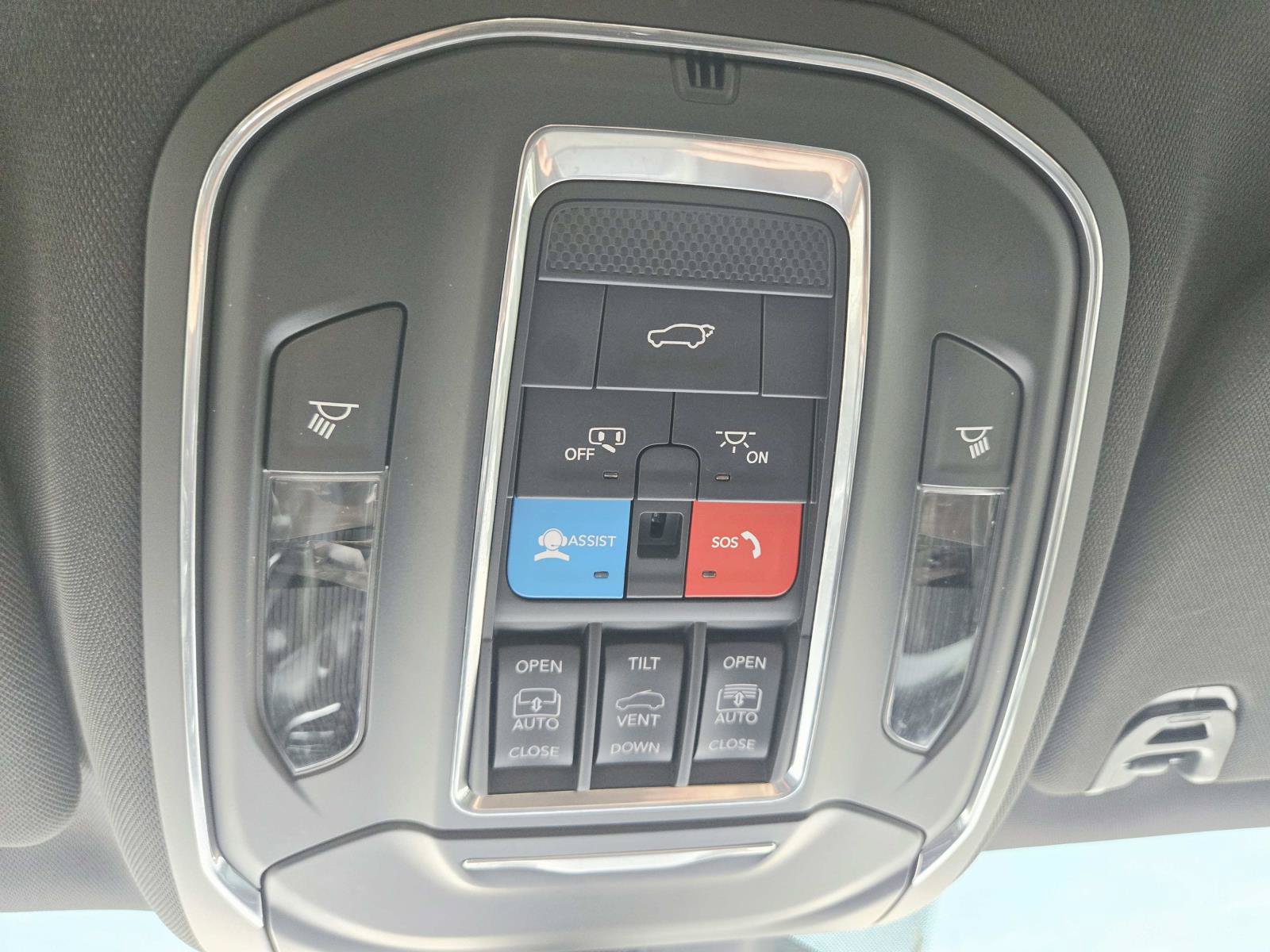 Used 2025 Jeep Wagoneer 4WD w/ Convenience Group I image 39