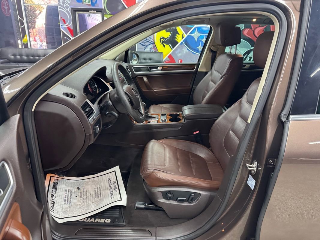 Used 2014 Volkswagen Touareg Sport image 10