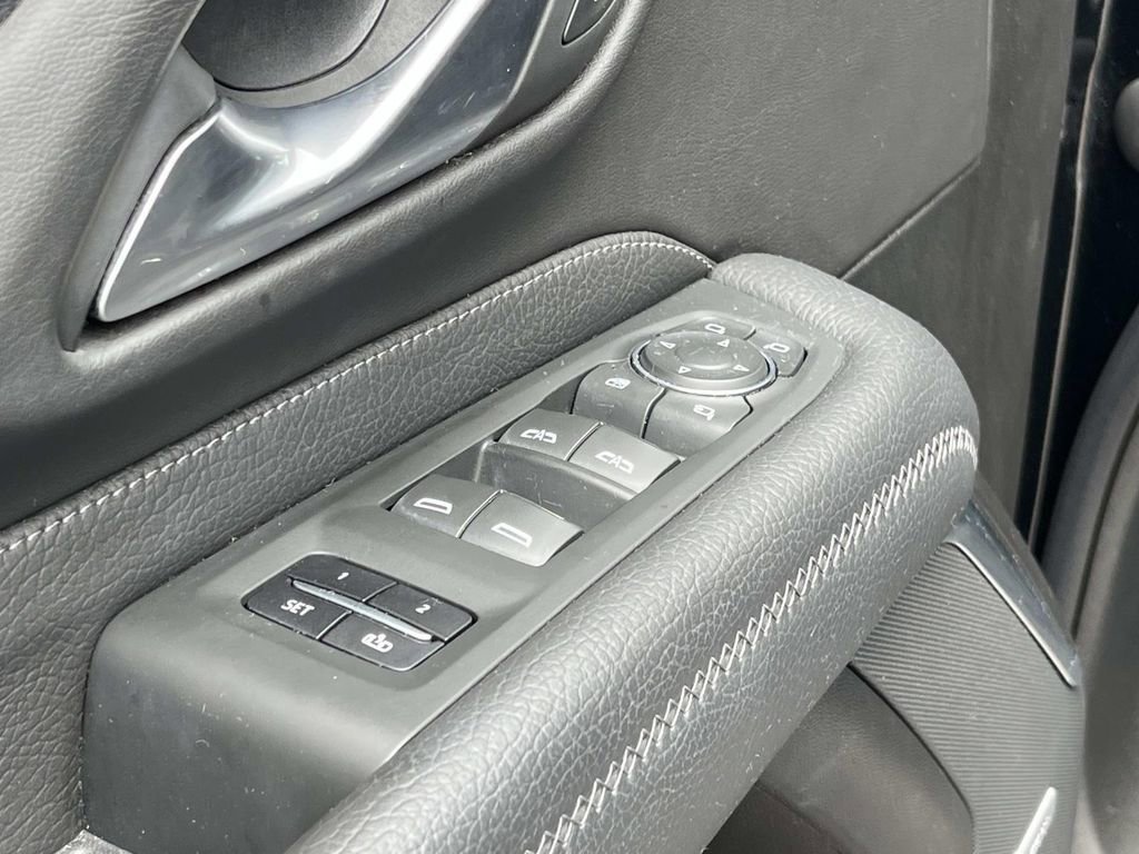 Used 2022 GMC Yukon Denali w/ Denali Ultimate Package AWD/4WD image 27