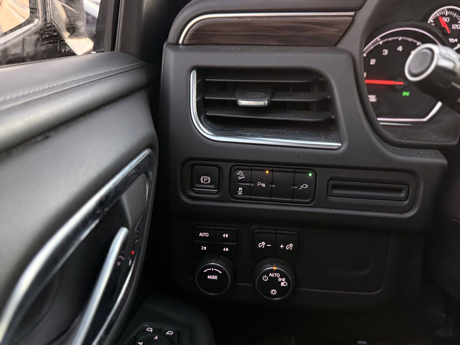 Used 2021 Chevrolet Tahoe Z71 image 41