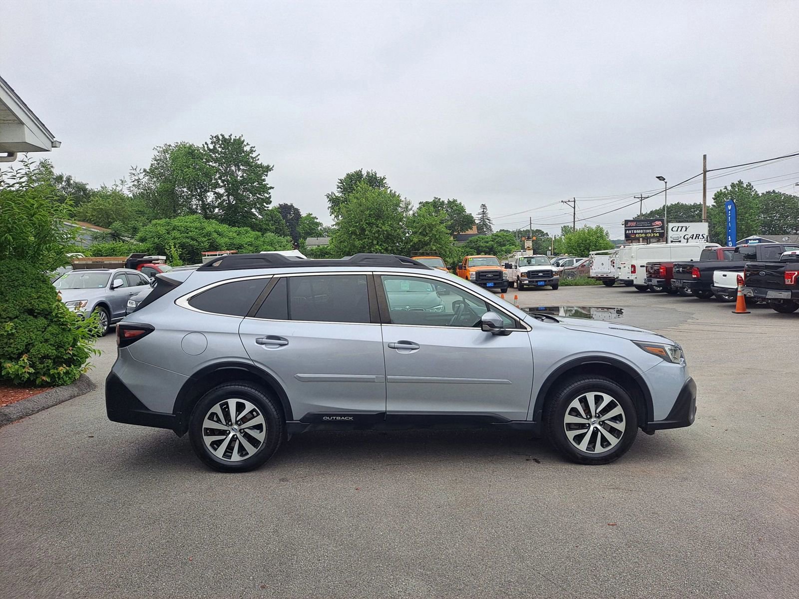 Used 2020 Subaru Outback Premium image 4