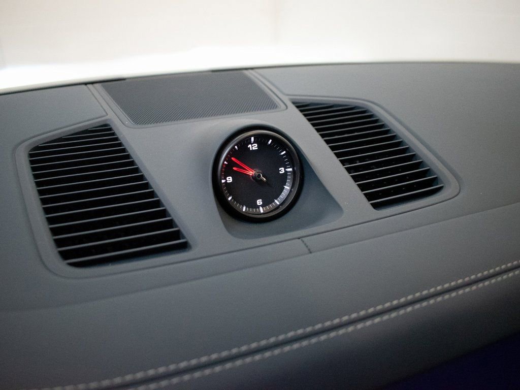 Certified 2023 Porsche Cayenne Platinum Edition image 26