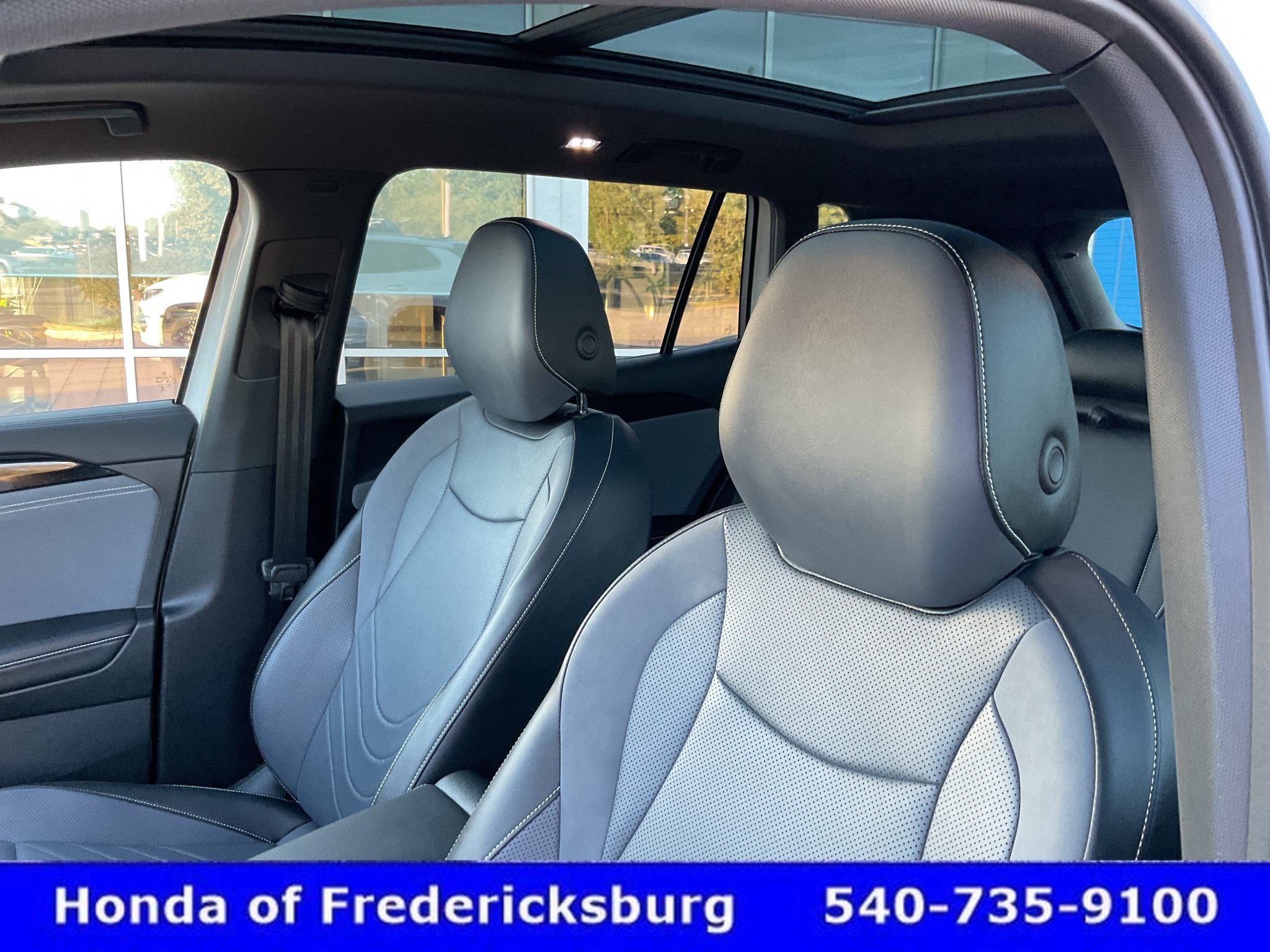 Used 2025 Volkswagen Tiguan SE R-Line AWD/4WD image 28