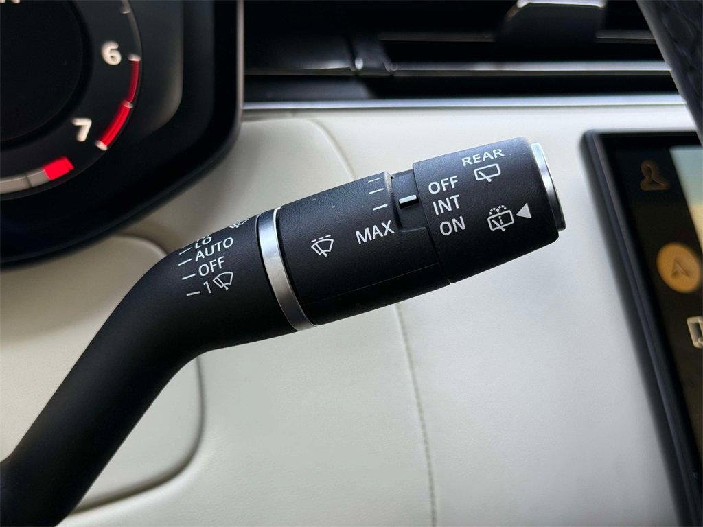Used 2023 Land Rover Range Rover SE image 30