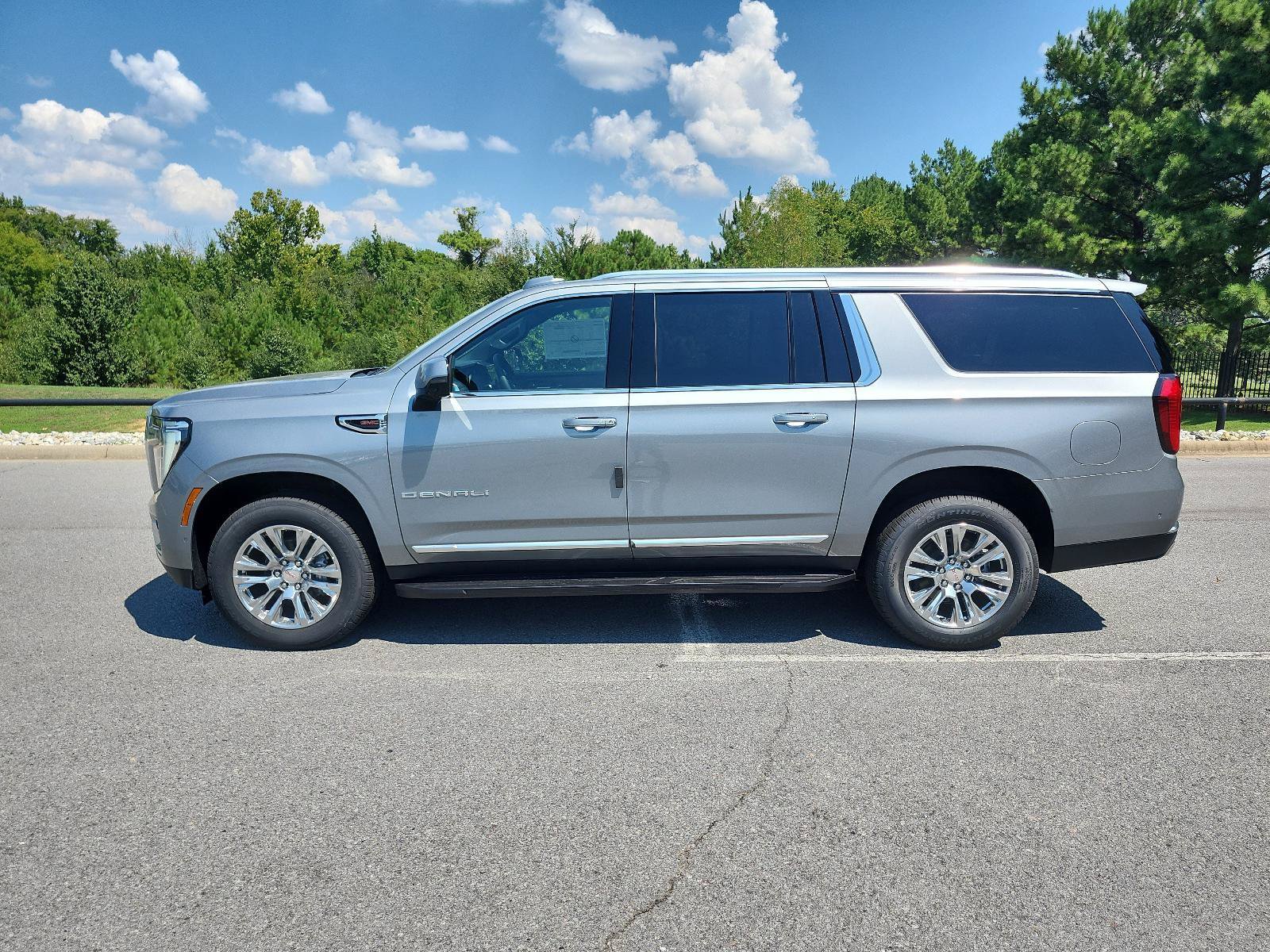 New 2026 GMC Yukon XL Denali AWD/4WD image 2