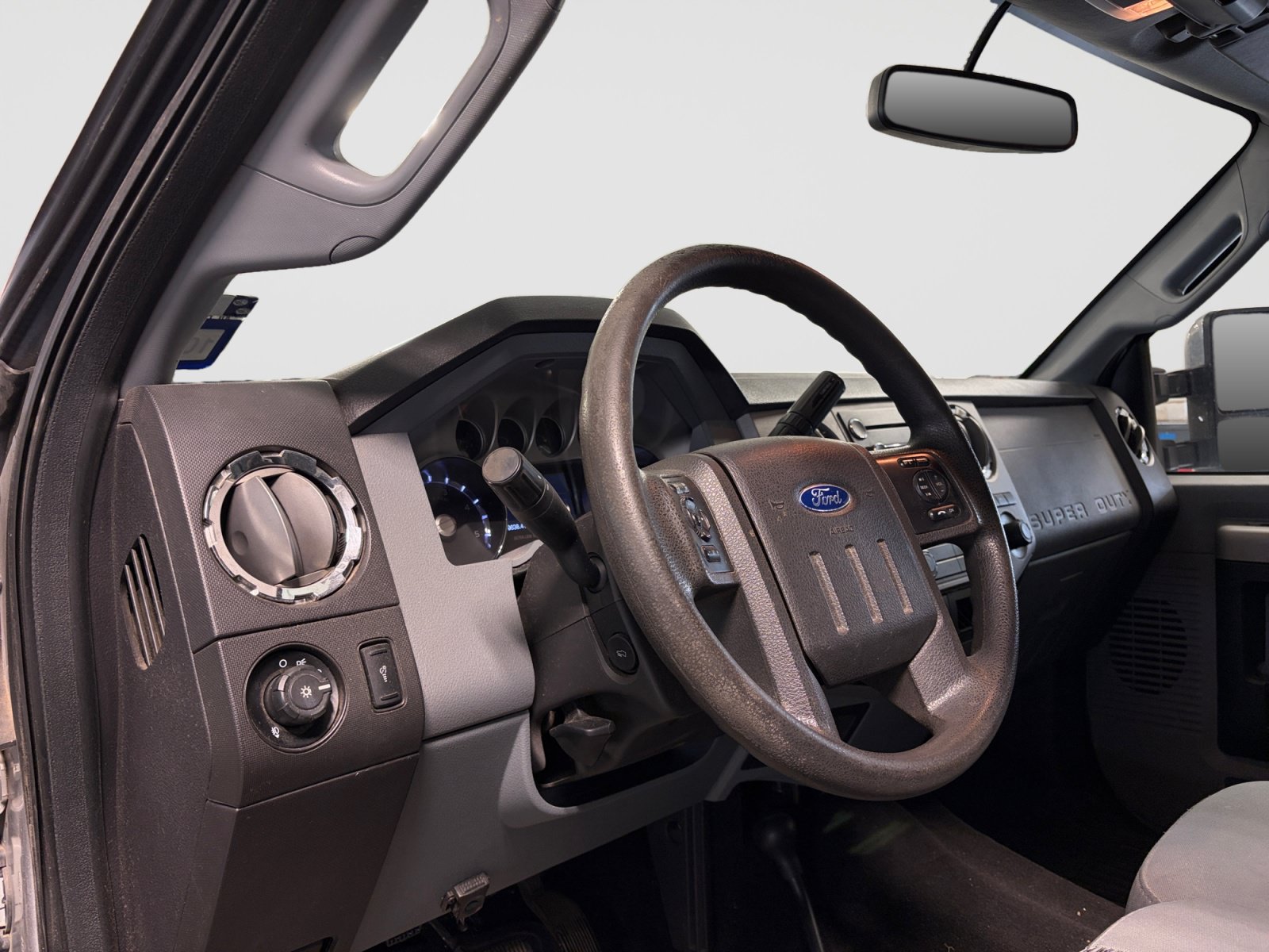 Used 2015 Ford F250 XLT w/ XLT Premium Package AWD/4WD image 12