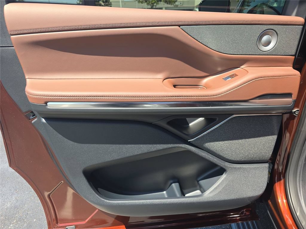 New 2027 Lincoln Navigator L Reserve RWD image 12