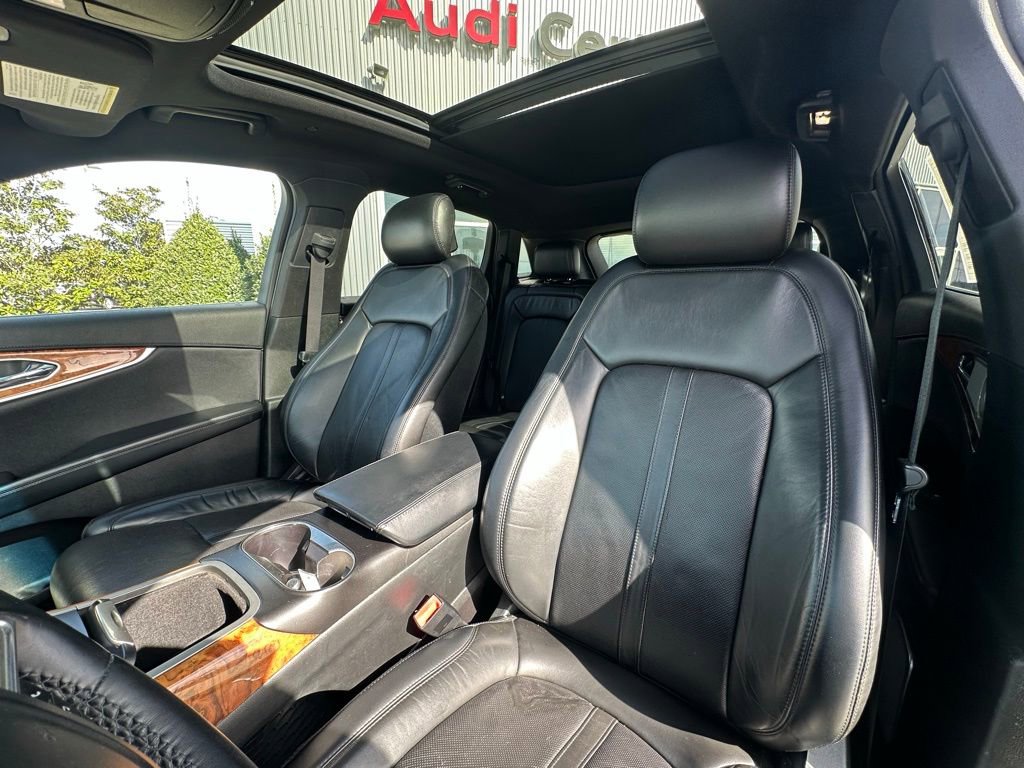 Used 2020 Lincoln Nautilus Reserve w/ Equipment Group 202A image 8